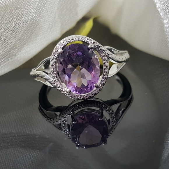 Jewelry - Pure Elegance in this Amethyst Oval